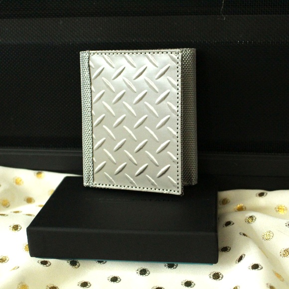 Stewart Stand Textured Stainless Steel Wallet NEW - Picture 1 of 4